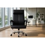 Chaise de bureau ergonomique en cuir noir dans un bureau moderne
