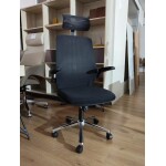 Chaise de bureau ergonomique noire avec accoudoirs et dossier réglable